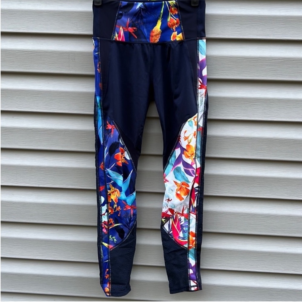 Athleta | Tropical Print Athletic 7/8 Leggings size Extra Small